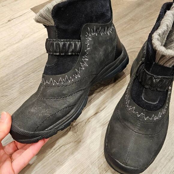 Columbia Women's 8 Winter Waterproof Bootie - Picture 4 of 8